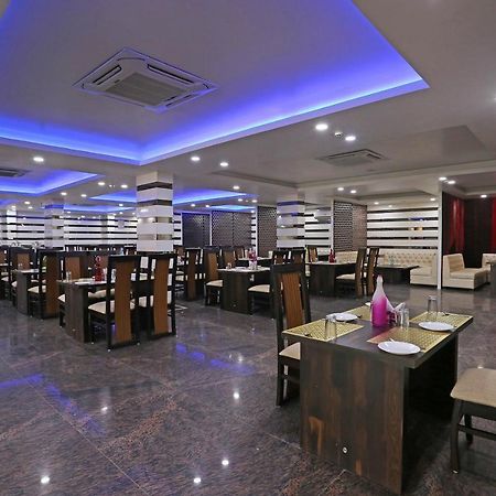 Capital O 10060 Hotel The Leaf Lucknow Exteriör bild