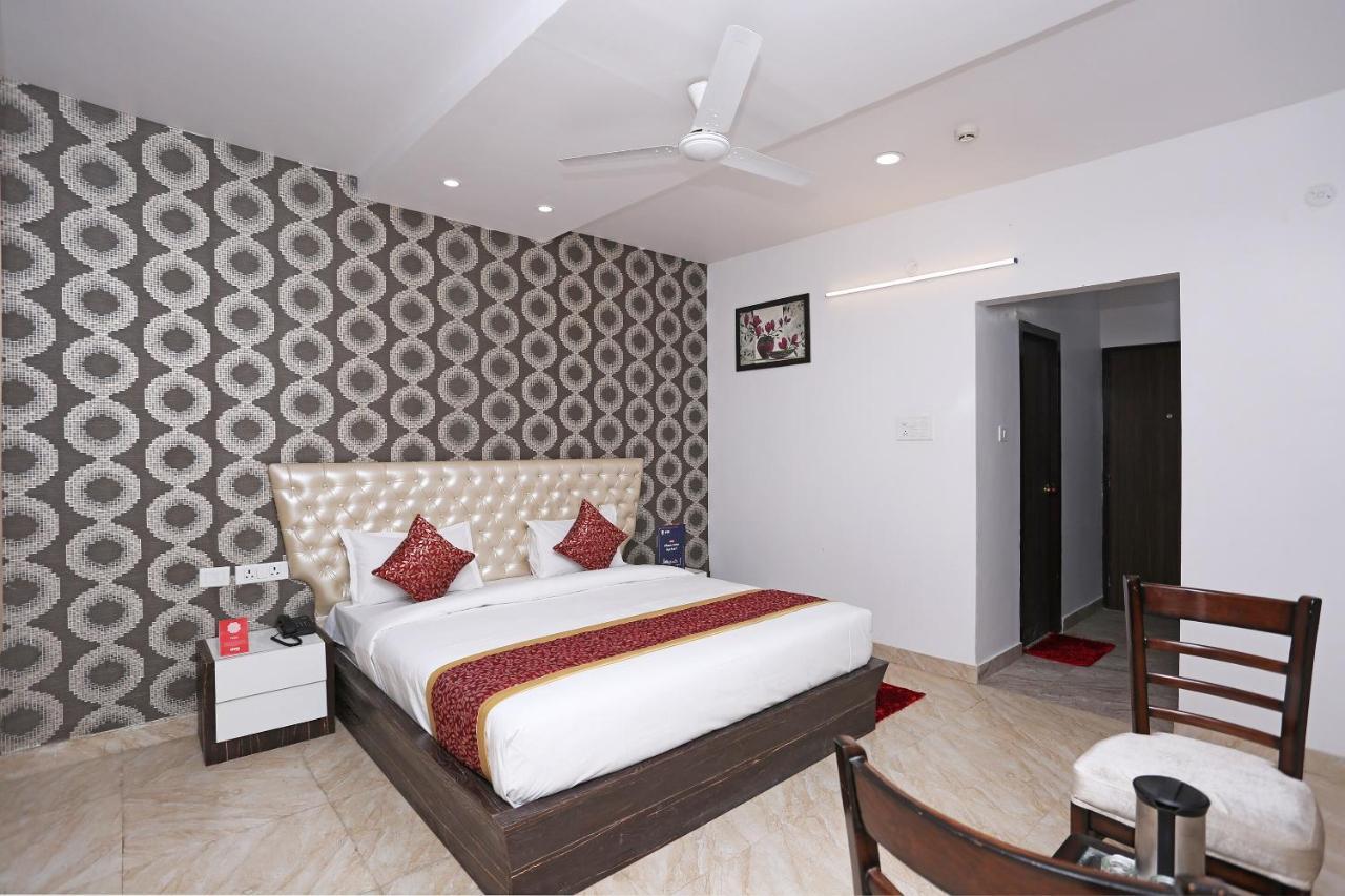 Capital O 10060 Hotel The Leaf Lucknow Exteriör bild