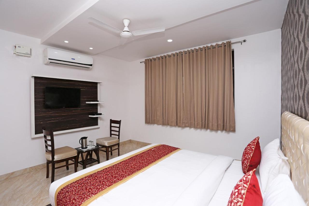 Capital O 10060 Hotel The Leaf Lucknow Exteriör bild