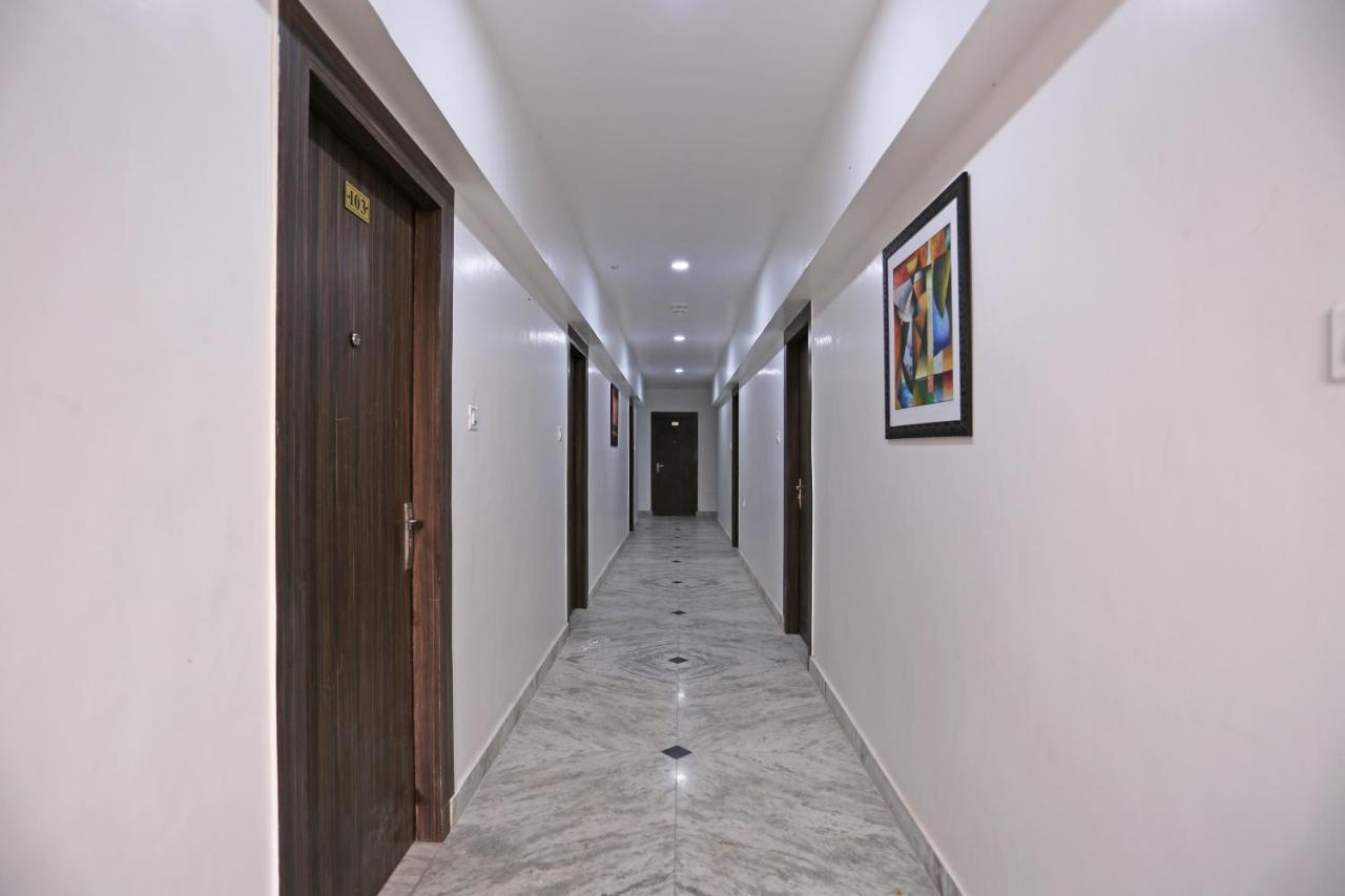 Capital O 10060 Hotel The Leaf Lucknow Exteriör bild