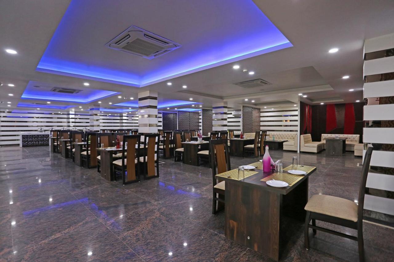 Capital O 10060 Hotel The Leaf Lucknow Exteriör bild