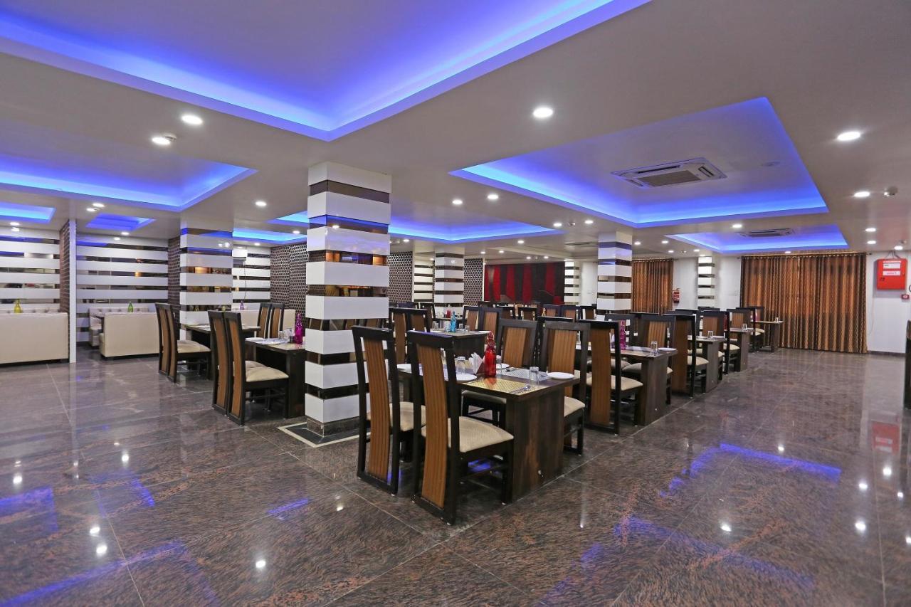 Capital O 10060 Hotel The Leaf Lucknow Exteriör bild