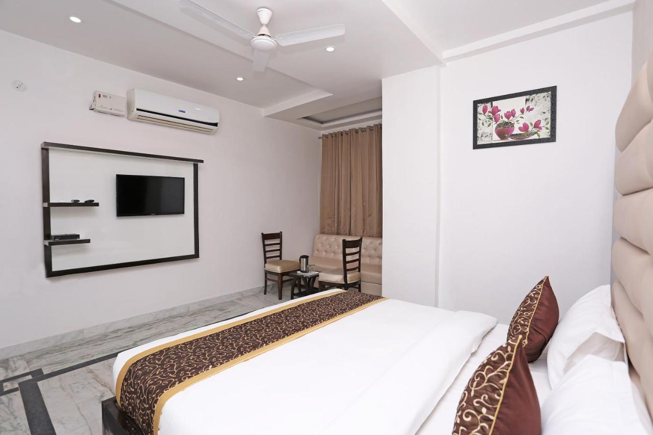 Capital O 10060 Hotel The Leaf Lucknow Exteriör bild