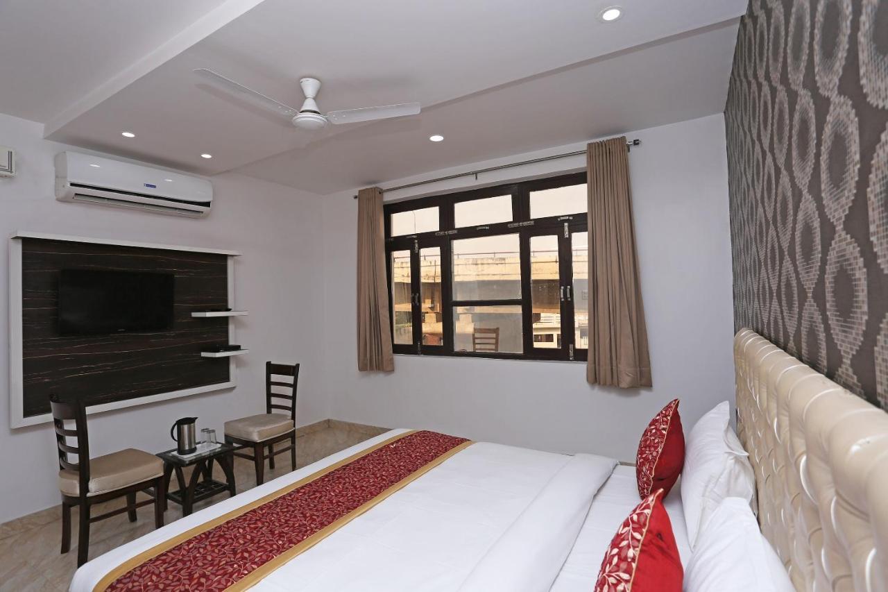 Capital O 10060 Hotel The Leaf Lucknow Exteriör bild